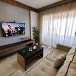 Belo Apartamento Projetado E Vista Total Mar !